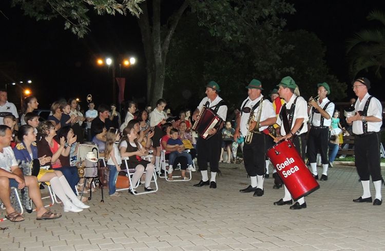 Straßenfest foi transferida para a noite desta sexta-feira