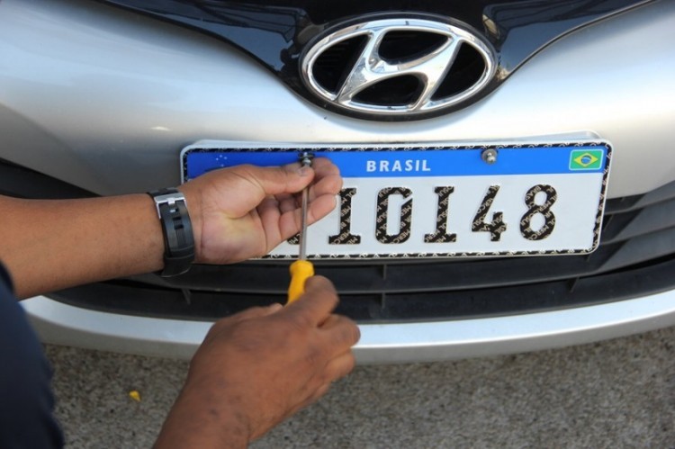 Placa padrão Mercosul entra em vigor nesta terça no RS
