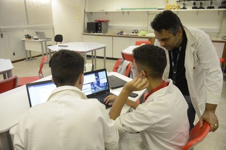 Mais de 1 milhão de jovens não concluem o ensino médio até os 19 anos