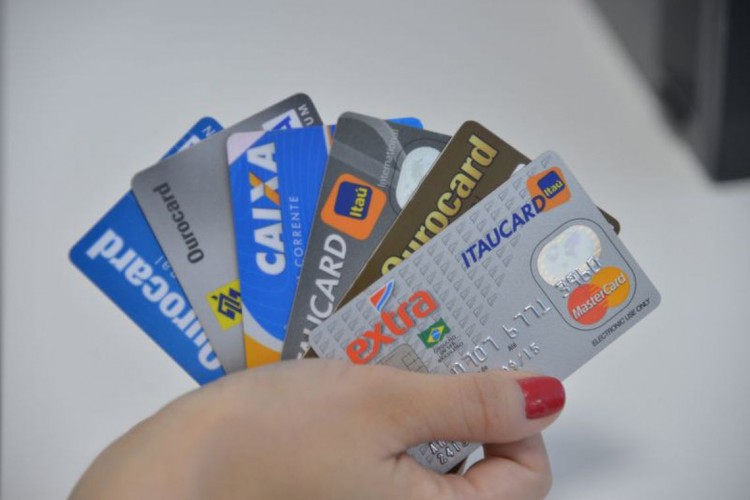 Juros do cartão de crédito e do cheque especial sobem em novembro