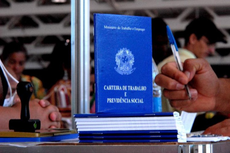 Brasil abre 529,5 mil empregos formais em 2018 após três anos de retração