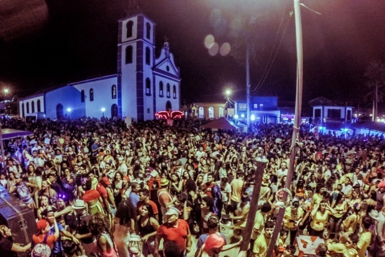 Carnaval movimenta economia em todo o país