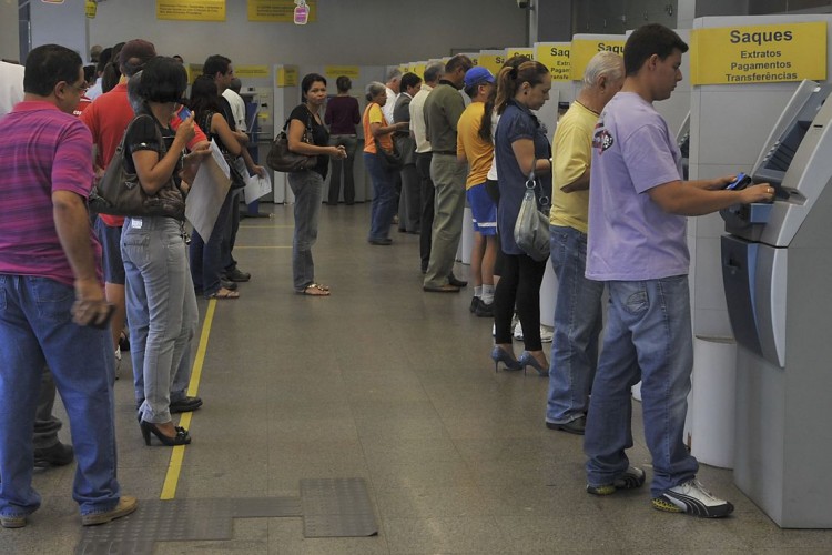 Agências bancárias só voltam a abrir às 12h de quarta-feira