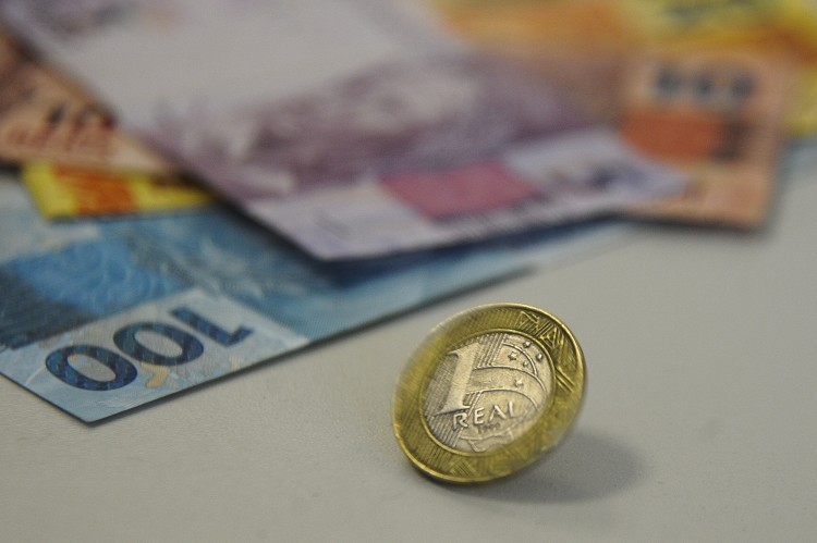 Poupador prejudicado por planos econômicos custa a receber o dinheiro