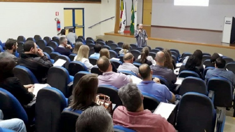 Detran-RS reúne profissionais para aprimorar exames teóricos e práticos de direção