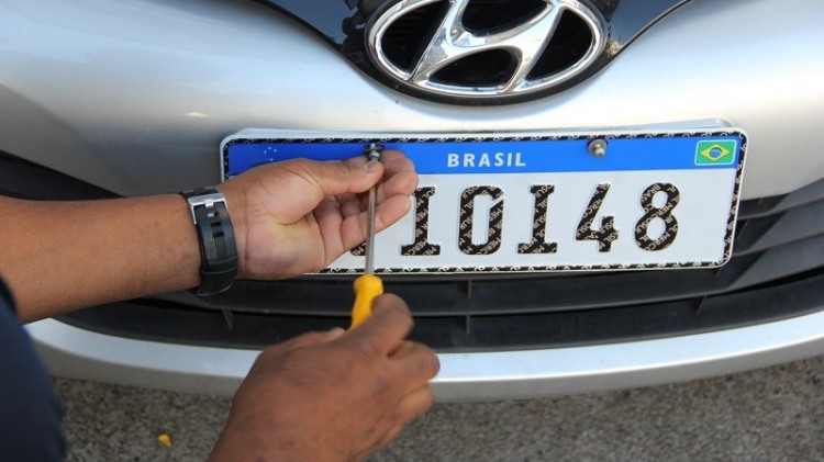 DetranRS presta esclarecimentos sobre placas padrão Mercosul