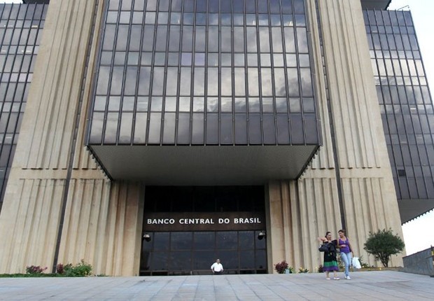 Banco Central surpreende e reduz juros básicos para 6% ao ano