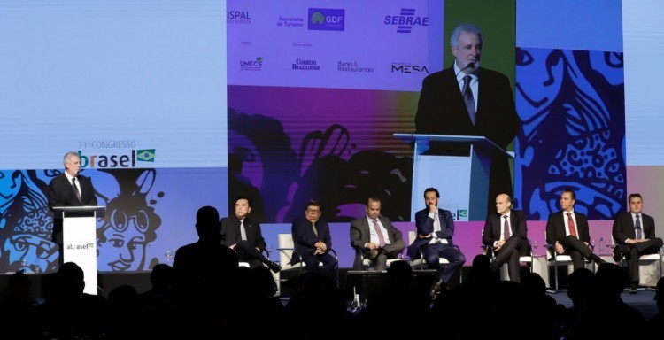 Sebrae e Abrasel lançam cursos para qualificar empresários do setor de bares e restaurantes