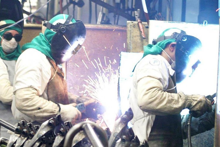 Produção da indústria sobe 9,6 pontos e fica acima da média histórica