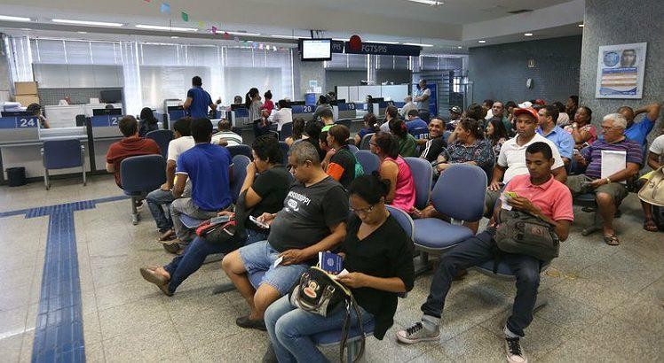 Bancos não podem deixar de atender presencialmente