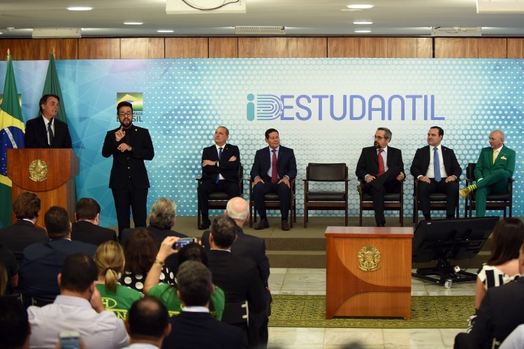 Governo federal lança carteira estudantil digital e gratuita