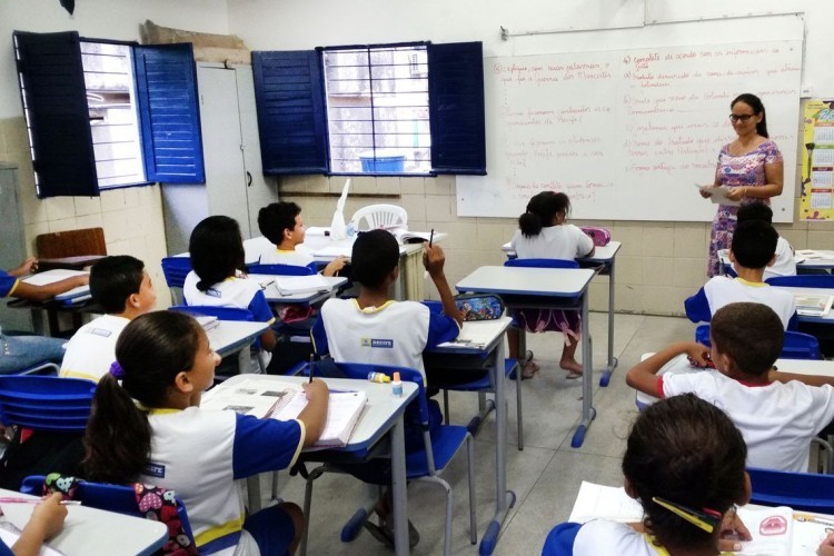 Participação de pais na vida escolar melhora desempenho dos filhos