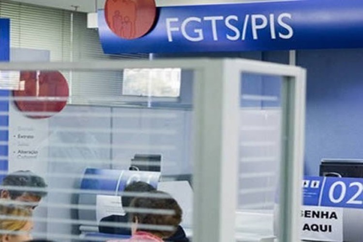 Caixa paga hoje até R$ 500 do FGTS para terceira parte dos correntistas