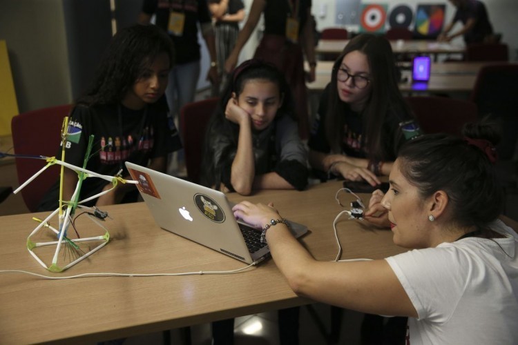 Cerca de 200 alunas participam do 1º Torneio Meninas na Matemática