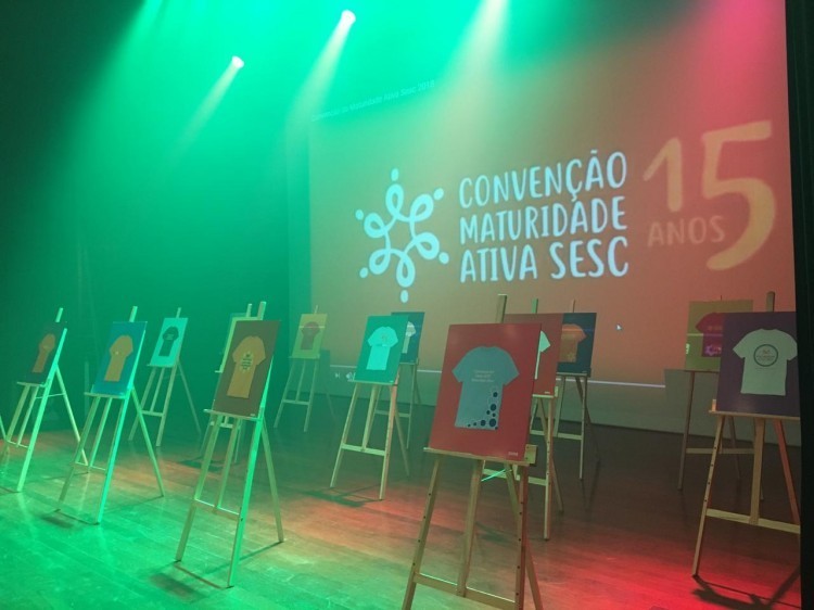 Exposição Malhas, Cores e Histórias celebra os 15 anos da Convenção da Maturidade Ativa Sesc
