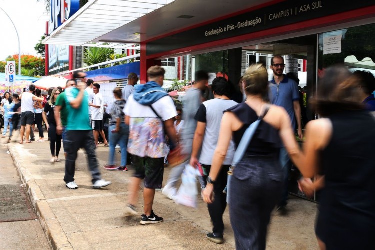 Estudantes têm nova data para renovação do Fies e inicia prazo para instituições aderirem ao Prouni