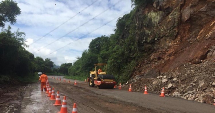 Rodovia ERS 122 permanece bloqueada na Serra