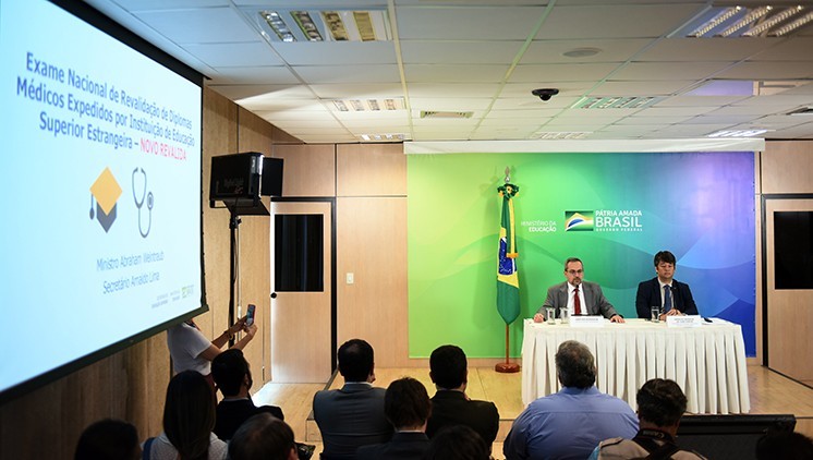 Provas do Revalida serão aplicadas duas vezes ao ano e em formato digital