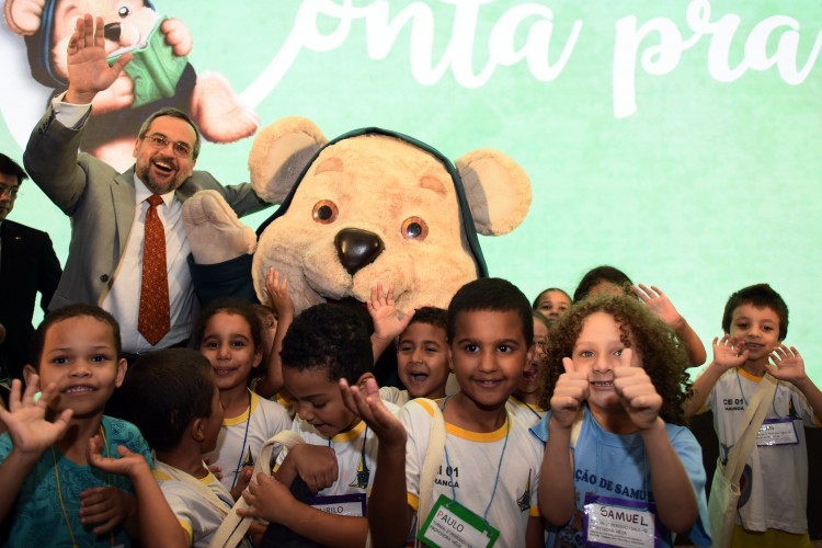 MEC lança programa para incentivar a leitura para crianças no ambiente familiar
