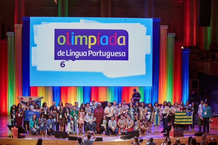 Olimpíada de Língua Portuguesa premia estudantes de 12 estados