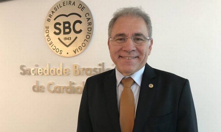 Bolsonaro nomeia o quarto ministro da Saúde