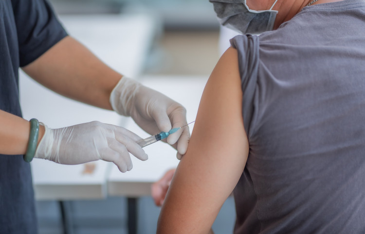 Idosos devem aguardar nova data para a segunda dose da vacina Coronavac