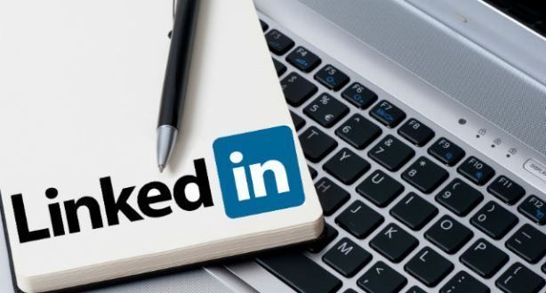 Pesquisa da rede LinkedIn aponta que maioria dos brasileiros tem dificuldade de fazer marketing pessoal