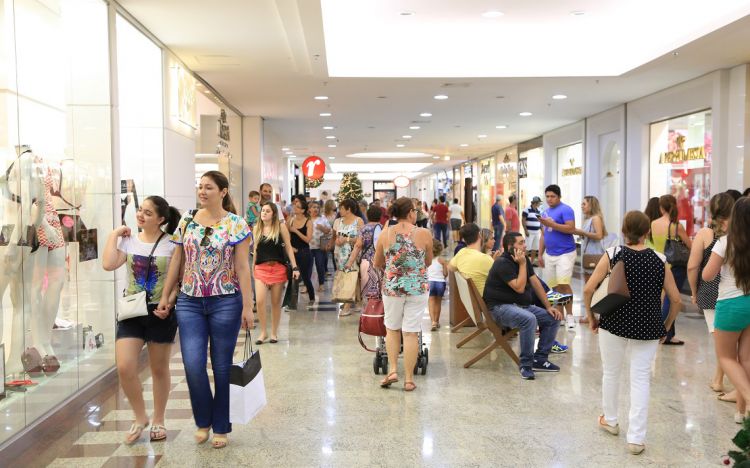 Vendas do comércio brasileiro recuam