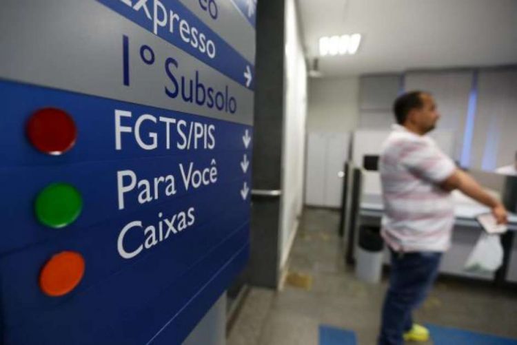Começa nesta sexta-feira o saque das contas inativas do FGTS para as pessoas nascidas entre junho e agosto