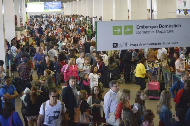 Número de passageiros transportados por avião tem primeira queda em 13 anos, diz Anac
