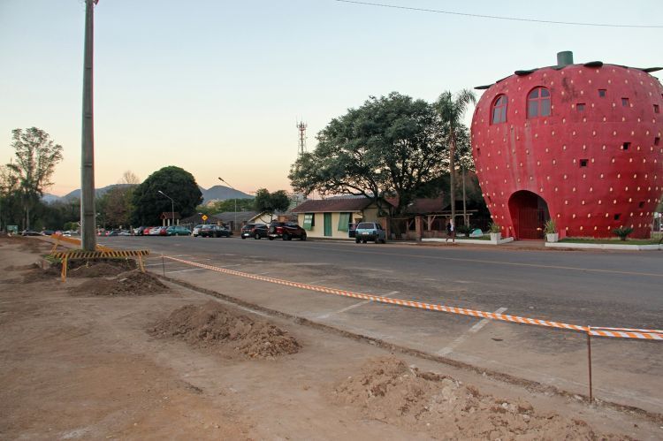 Iniciadas as obras para a 17 ª Festa do Moranguinho no Parque Municipal