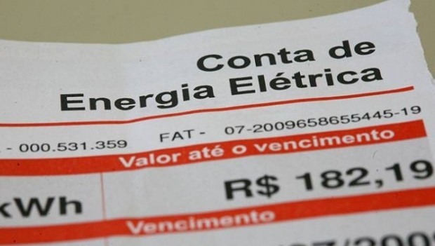 Consumidor residencial brasileiro terá dois anos de reajustes na energia elétrica bem acima da inflação
