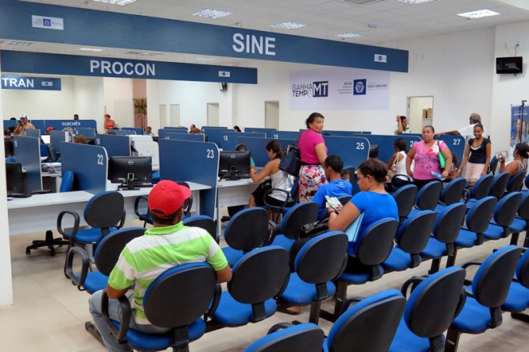 Os brasileiros levam em média 14 meses para conseguir emprego