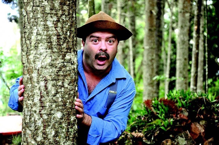 Montenegro comemora 45 anos com bolo gigante e show de Paulinho Mixaria