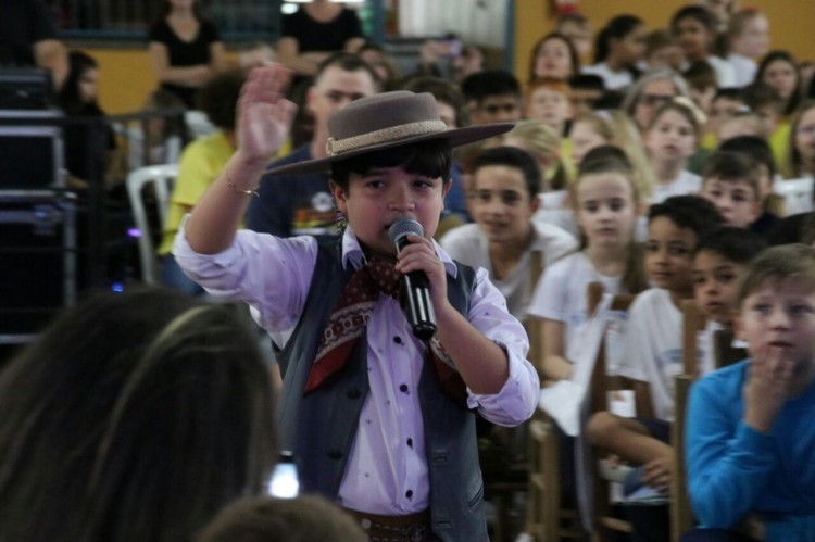 Thomas Machado reúne grande público na Feira do Livro de Bom Princípio