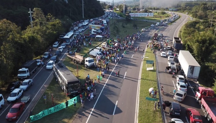 Protestos continuam e comprometem serviços