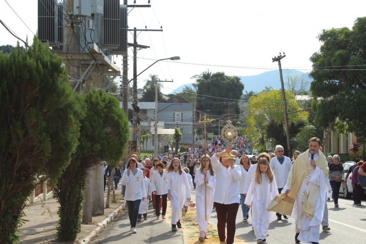 Celebração de Corpus Christi tem grande participação