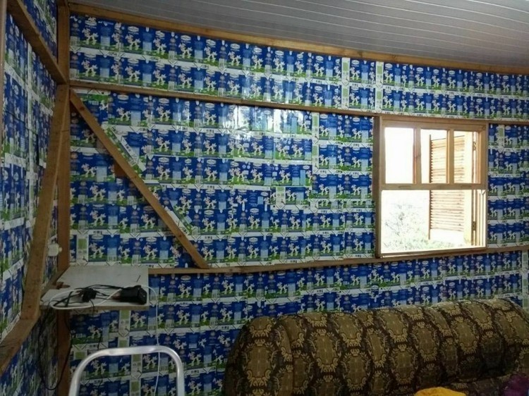 Caixinhas de leite usadas são utilizadas para aquecer casas de famílias carentes
