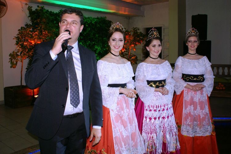 Lançamento da 6ª Citrusflor apresentou os vestidos das soberanas e divulgou a programação